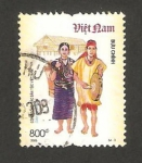 Stamps Vietnam -  traje típico de brau