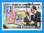 Sellos de Europa - Espa�a -  50 aniversario de la primera exposicion filatelica nacional ( Alfonso XII visitando la exposicion )I