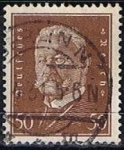 Stamps Germany -  Scott  381   Pres. Paul von Hindenburg (4)