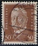 Sellos de Europa - Alemania -  Scott  381   Pres. Paul von Hindenburg (7)