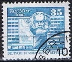 Sellos de Europa - Alemania -  Scott  1436  Monumento a Carl Marx