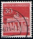 Stamps Germany -  Scott  954  Puerta de Brandenburg (2)