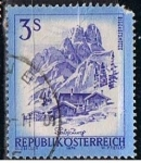 Sellos de Europa - Austria -  Scott  963  Bischofsmutze Salzburg (2)