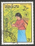 Sellos de Asia - Laos -  825 - recogida de maiz