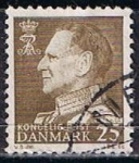 Sellos de Europa - Dinamarca -  Scott  384  Frederik IX (2)