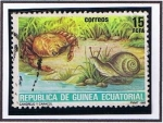 Sellos de Africa - Guinea Ecuatorial -  Scott  93  Cangrejo y caracol