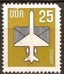 Sellos de Europa - Alemania -  Correo aéreo.Avión y el sobre (las alas son parte de la dotación)DDR