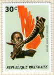 Stamps Rwanda -  33 Instrumentos musicales africanos