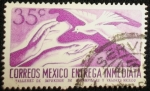 Stamps Mexico -  Manos y Paloma con silueta de Avión