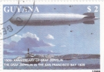 Sellos de America - Guyana -  Zeppelin sobrevolando San Francisco