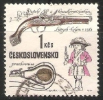 Sellos de Europa - Checoslovaquia -  pistola del fusil