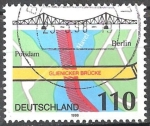 Stamps Germany -  Puente Glienicke a través de la Havel entre Potsdam y Berlín.