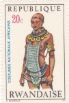 Sellos de Africa - Rwanda -  TRAJES TÍPICOS AFRICANOS