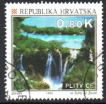 Sellos de Europa - Croacia -  LAGO  PLITVICE  EN  EL  PARQUE  NACIONAL.  Scott 196.