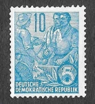 Sellos de Europa - Alemania -  227 - Trabajador, Campesino e Intelectual (DDR)