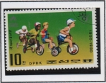 Stamps North Korea -  Dia internacional d' niño: niños montando triciclos