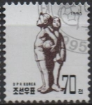 Stamps North Korea -  Esculturas d' Niños. Niño y Niña comprobando Atura