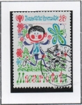 Stamps Hungary -  IYC Emblema y: Niño Jugando