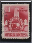 Stamps Indonesia -  Casco, Corona y Monumento 