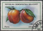 Sellos de Africa - Madagascar -  Melocotones