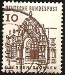 Stamps Germany -  322 - murallas de zwinger en dresde