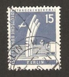 Stamps Germany -  Berlin - Monumento al Puente Aéreo