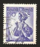 Stamps : Europe : Austria :  894 - traje regional, Viena 1853