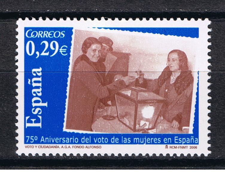 Edifil  4223  75º aniv. del voto de las mujeres en España.  