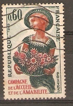 MUJER   LLEVANDO   FLORES