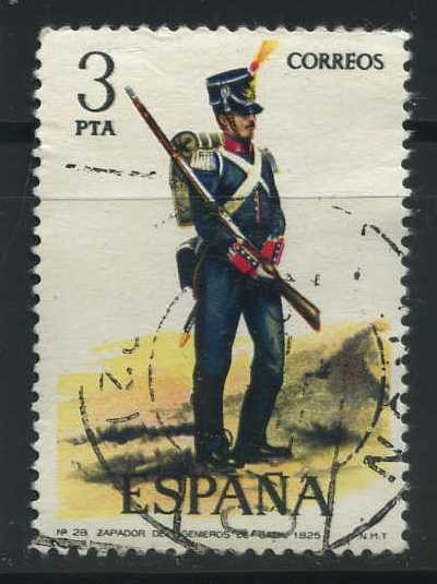 E2352 - Uniformes militares