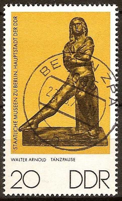 Museos Estatales de Berlín, esculturas en bronce: break dance, Walter Arnold(DDR)