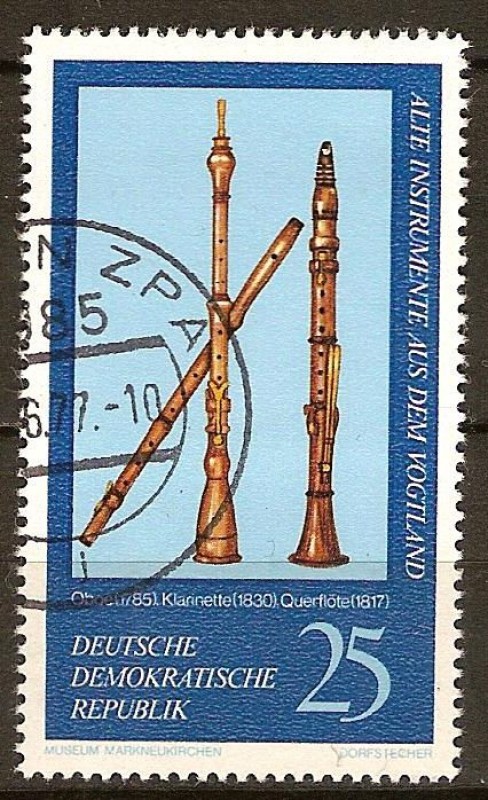 Instrumentos antiguos de la Vogtland.Oboe (1785), Clarinete (1830), flauta (1817)DDR.