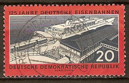 125a  de los ferrocarriles alemanes, perforados.Sassnitz ferry y la estación de tren.DDR 