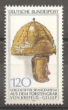 Patrimonio arqueológico. Casco dorado proveniente de una tumba de Krefeld-Gellep.