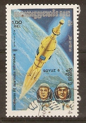 SOYUZ  6  Y  ASTRONAUTAS