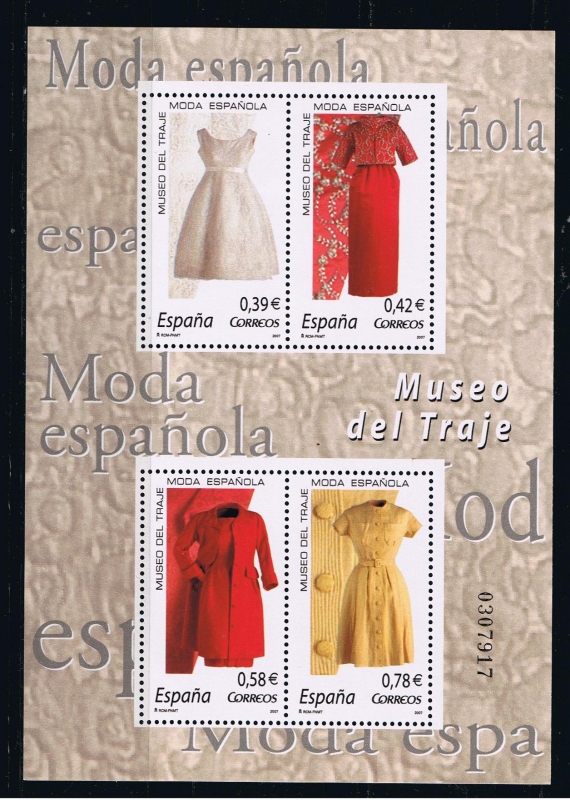 Edifil  4354  Moda Española.  Cristóbal Valenciaga.  