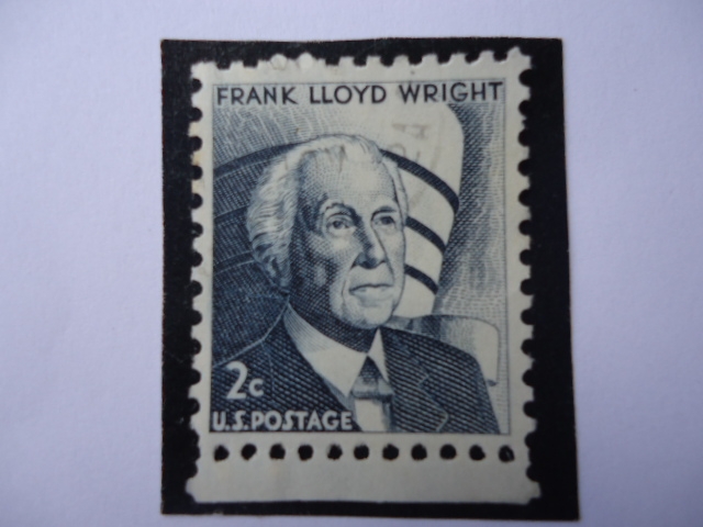 Frank Lloyd Wright - al fondo el Museo Guggenheein de Nueva York.