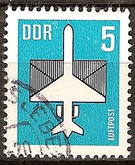 Correo aéreo.Avión y el sobre (las alas son parte de la dotación)DDR.