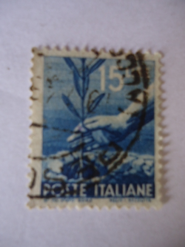 Mano Plantando un Olivo - Democracia - Poste Italiane-Serie Básica 1945