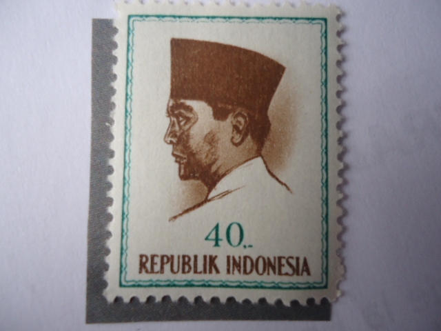 Sukarno.