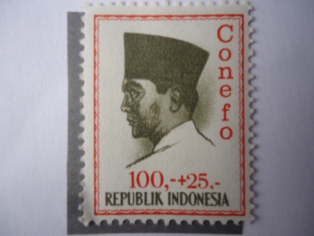 Sukarno.