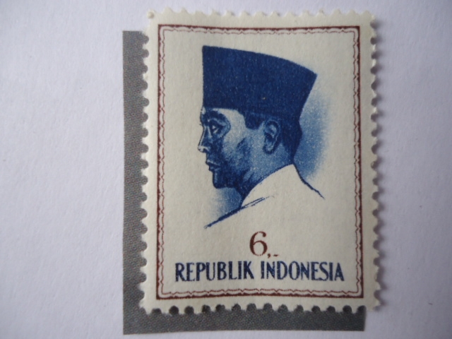 Sukarno.