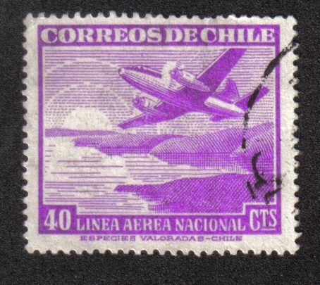 Avión sobre la costa y la salida del sol