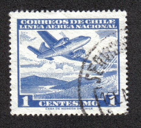 Avión sobre el lago de montaña