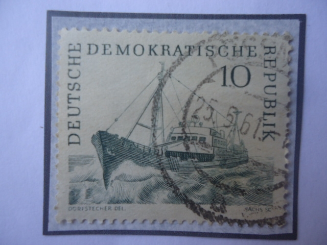 Alemania Rep. Democrática- Barco Pesquero- Arrastrero de Pesca de Altura.