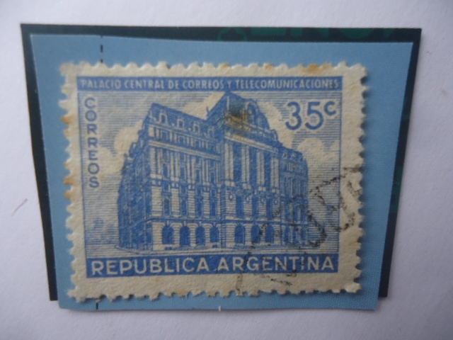 Palacio  Central de Correos y Telecomunicaciones-Correos y Telégrafos- sello de 35 Ct. Año 1942.-