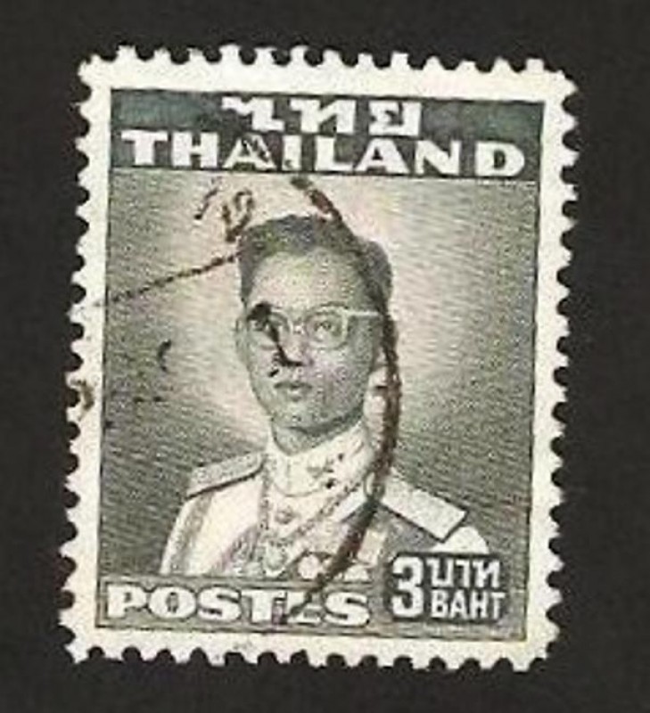 monarca rama IX