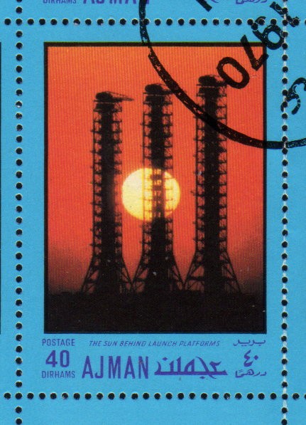 1970 Ajman: Cabo Kennedy, el Sol tras las torres de lanzamiento