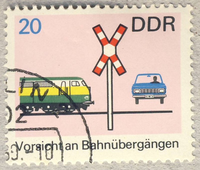 DDR Vorsicht an Bahnübergängen