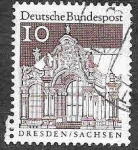 Stamps Germany -  937 - El Zwinger de Dresde 